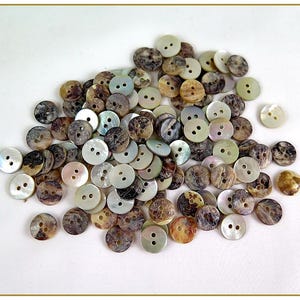 Botones de perlas de concha multicolor, tamaño 7/16", 2 agujeros, 120 botones