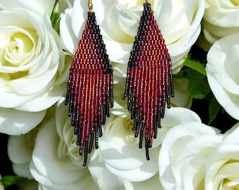 Pendientes de cuentas diagonales rojas brillantes