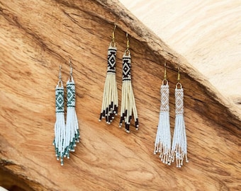 Pendientes Navajo de tubo con cuentas y flecos