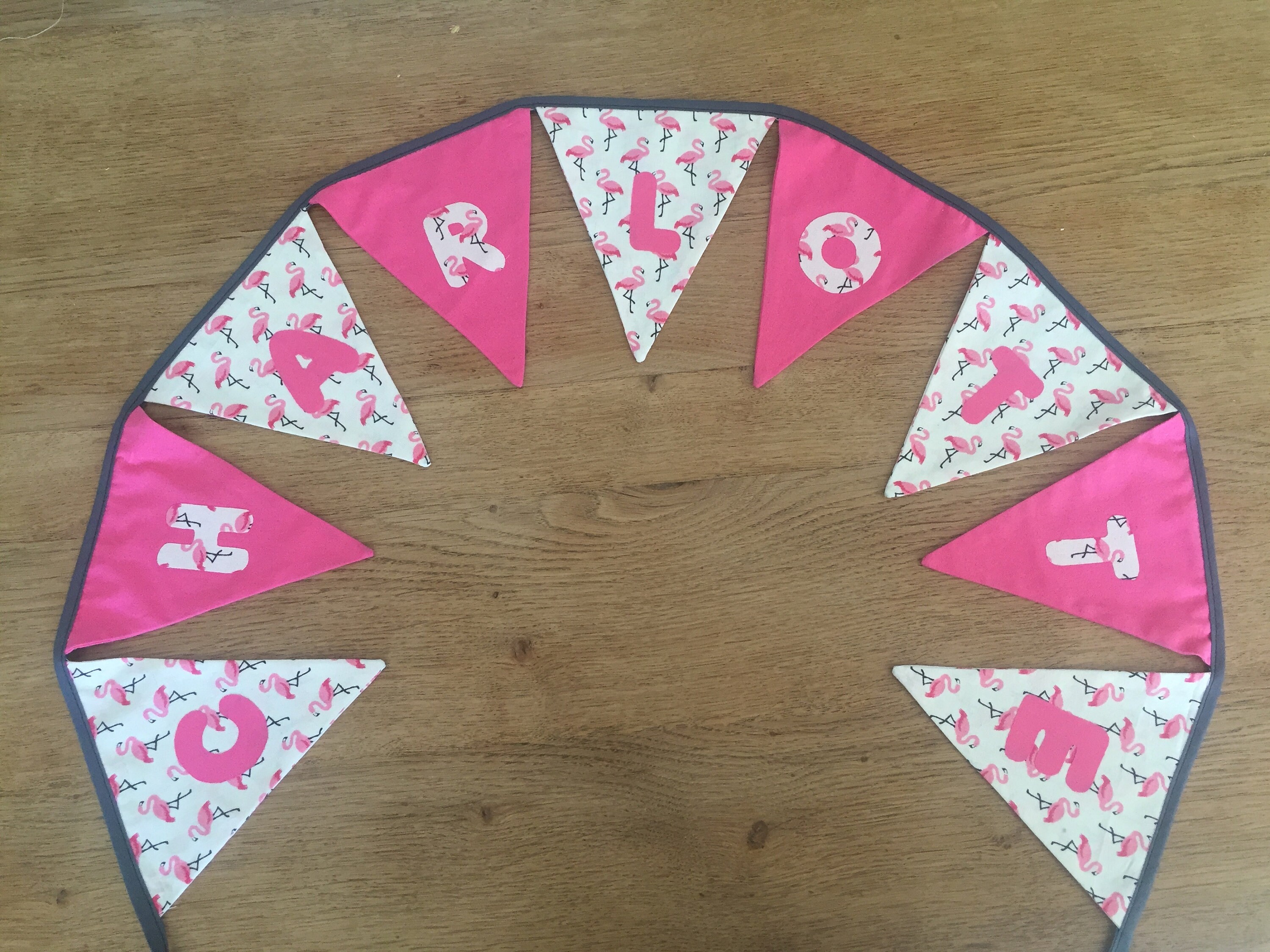 Guirlande Fanions Prénom avec Couleurs Des Tissus Aux Choix - Idée Cadeaux Pour Bébé/Enfant Un Anniv