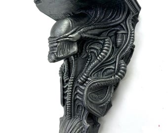 Xenomorph Skull Style Wall Shelf