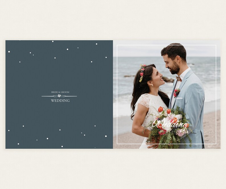 Puede incluir: Un &aacute;lbum de fotos de boda. La portada izquierda es de color azul oscuro con puntos blancos y las palabras "Bride & Groom" y "Wedding". El lado derecho muestra una pareja en una playa con las palabras "Wedding with love."