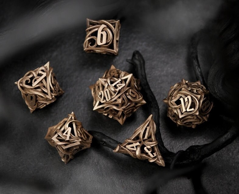 Jeu De Dés Métal D&D HNCCESG - 7 Pièces Creuses Avec Dragon 3D, Style Rouge Doré