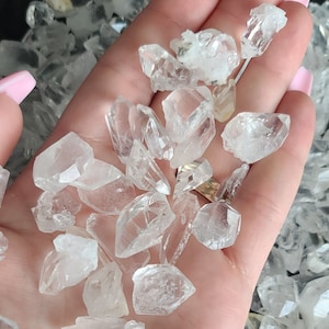 AAA Raw Arkansas Quartz Crystal Points, Välj Antal, 0,25" - 0,75" Små, grova kristaller för smyckestillverkning eller kristallgaller