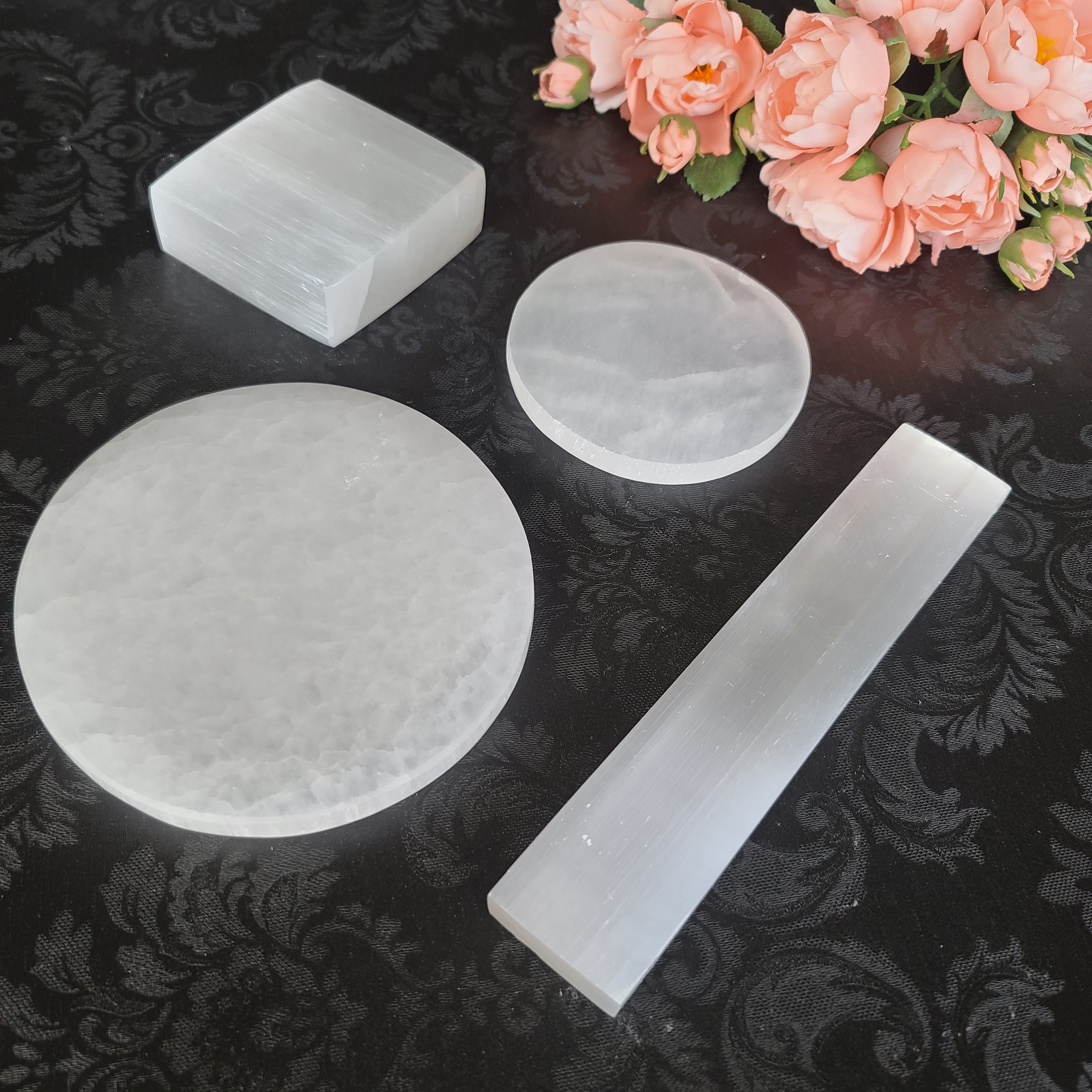 Piastra di ricarica Disco 10cm Selenite Inciso Modello 7 Chakra - 7241