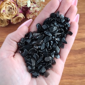 Pequeños chips de obsidiana negra pulida, de 4 a 10 mm (tamaño de bolsa a elegir), piedras preciosas sin perforar para joyería, decoración o rejillas de cristal.