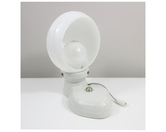 Aplique de pared de porcelana Art Déco reformado con cadena para tirar, años 20, 1930, INDIVIDUAL