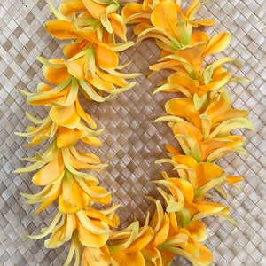 Plumeria and Spider Lily Lei (24 inch) (Artificial)