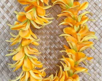 Plumeria and Spider Lily Lei (24 inch) (Artificial)