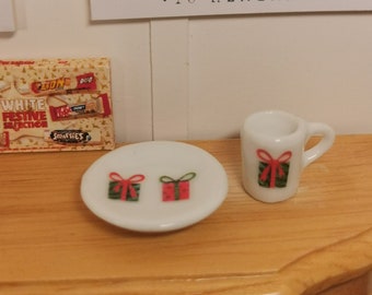 DOLLHOUSE Christmas Presents Plate & Mug Set | 1:12th Scale | Suitable for 6"/15cm Figures | Hand Finished | Small Plate