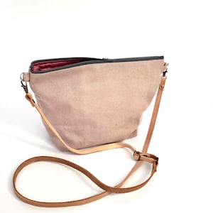 Petit sac à bandoulière avec sangles en cuir