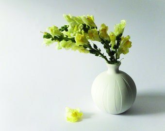 Vase boule en porcelaine "Vertical"