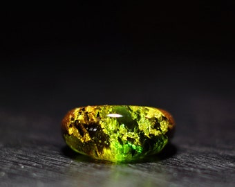 Anillo de resina de teca hecho a mano: forma de Taiyo con hoja de oro verde