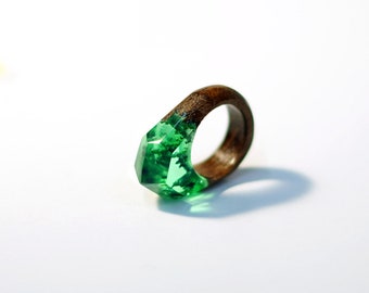 Anillo de resina de madera de teca tailandesa: Yama Emerald Glow