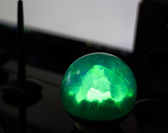 Lámpara de escritorio de resina hecha a mano: Decoración de cristal de montaña verde