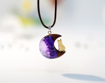 Collar de resina de teca con forma de gato y luna: joyería tailandesa hecha a mano