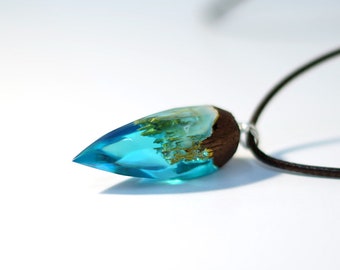 Collar de resina de teca tailandesa hecho a mano: colgante de cristal brillante