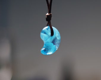 Collar Magatama de RESINA