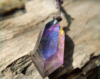 Collar de resina y cristal de teca tailandesa: colgante de la suerte hecho a mano