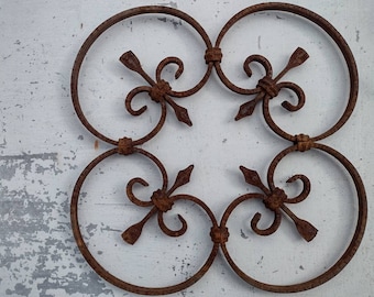 French architectural salvage piece, rusty iron portal part to upcycle as wall ornament, country chic accent piece