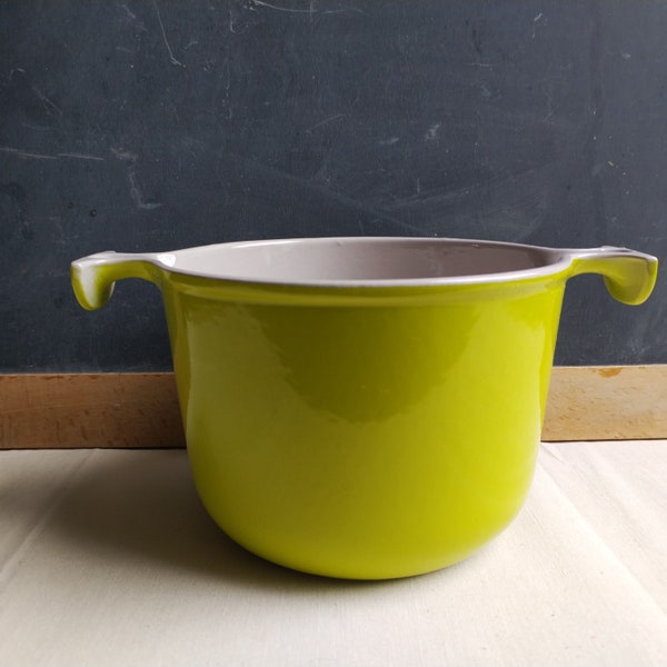 Le Creuset cast iron cooking pot, Enzo Mari La Mama pop green, French fondue pot, retro kitchen ware