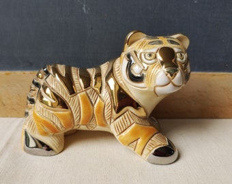 ARTESANIA RINCONADA tijgersculptuur, vintage handgemaakt keramisch beeldje versierd met platina en goud, gemaakt in Uruguay