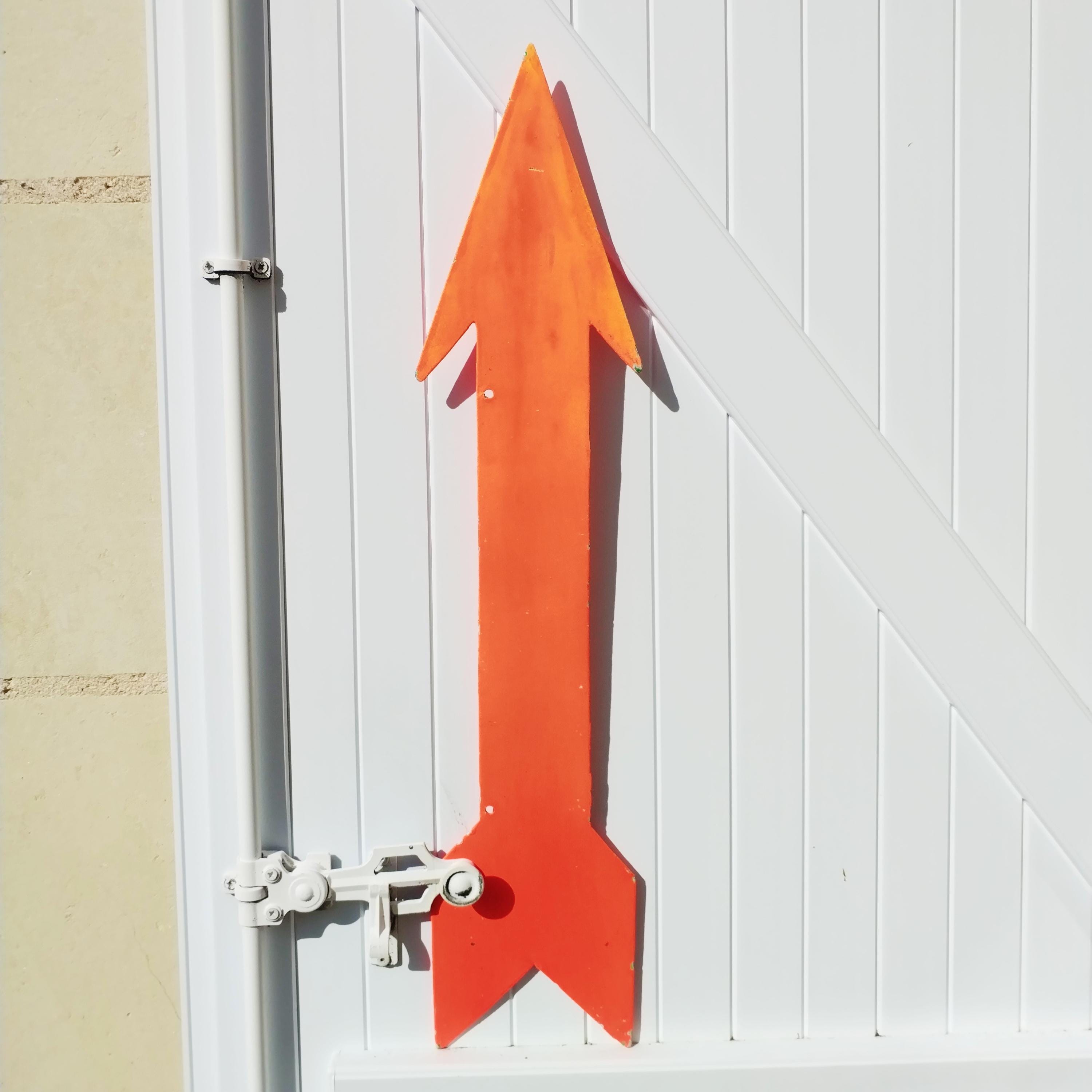 Salvaged metal sign, French vintage arrow sign, to upcycle for garden, exit, parking, hotel, wedding