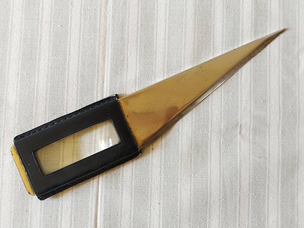 ZELDZAME Carl Auböck briefopener met vergrootglas, modernistisch messing en leren papiermes, jaren 1950