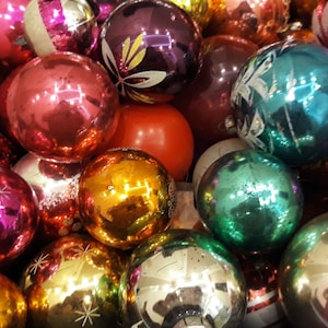100 Assorted glass christmas tree ball ornaments,assortment xmas antique balls,vintage décor,midcentury ornament, winter holidays decoration