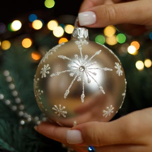 Ball with snowflakes,Hand-painted christmas glass ornaments,custom ornaments,Hand painted Christmas tree glass ornament,Christmas decoration