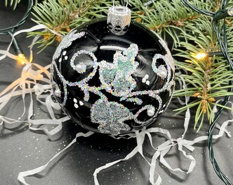 黒と葉の手描きクリスマスガラスオーナメント、手作りクリスマスツリー