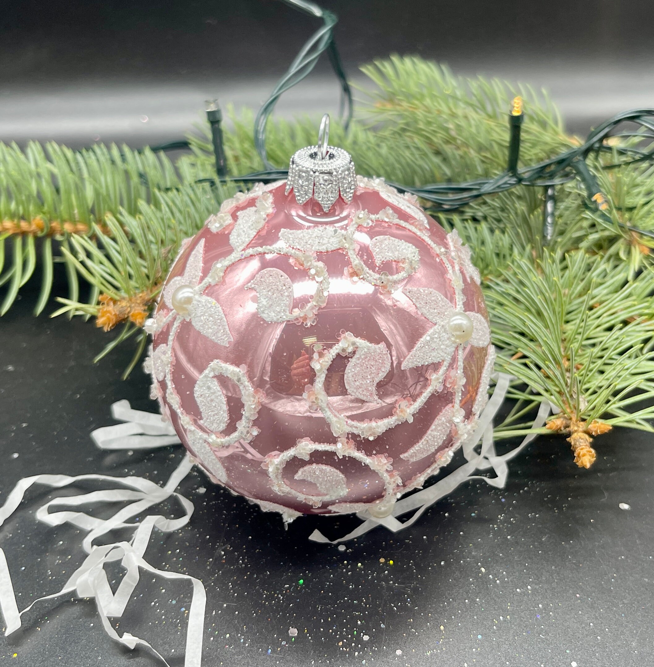 ピンクの手描きクリスマスガラスオーナメント、手作りクリスマスツリー