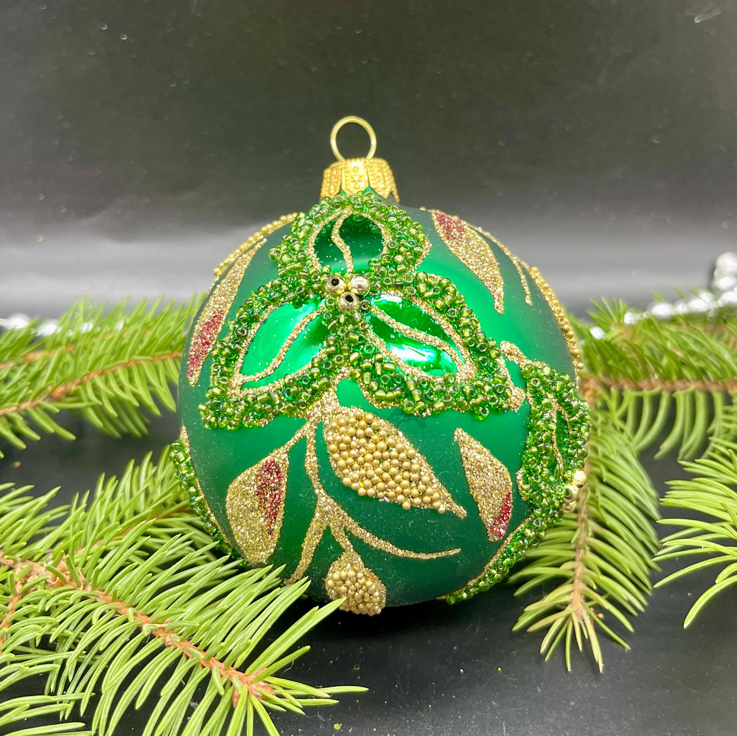 葉っぱの付いたボール、手描きのクリスマスガラスオーナメント