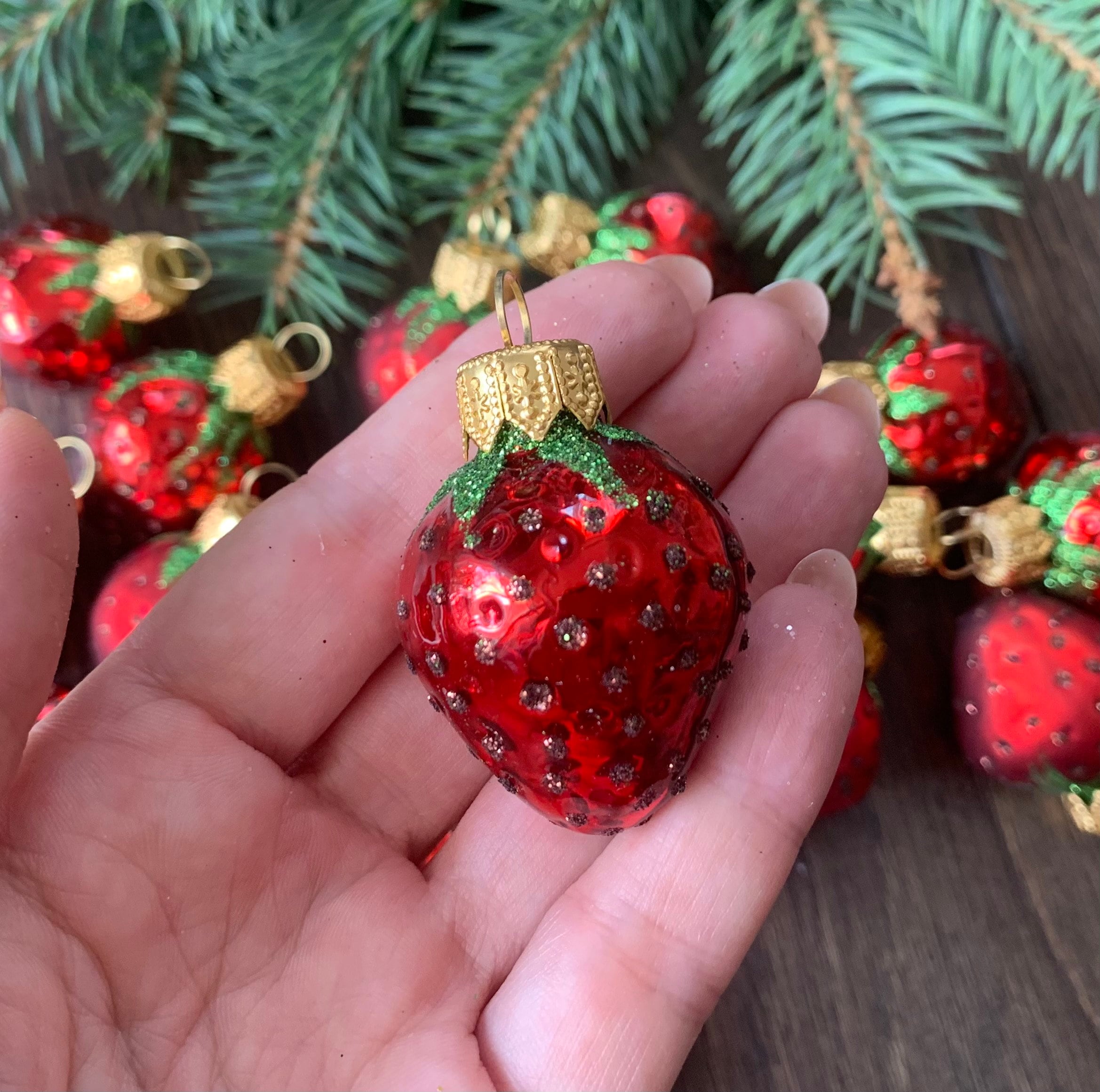 ストロベリークリスマスガラスツリーオーナメント、吹きガラス