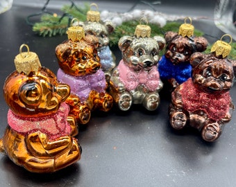 8匹のクマとリボンのガラス製クリスマスオーナメント、手描きの