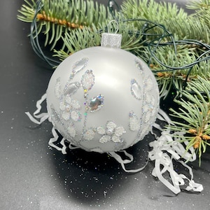 White  Hand-painted christmas glass ornaments ,Handmade Christmas tree glass ornament,Xmas 2025,Winter decor,Gifts ideas,Handmade glass ball