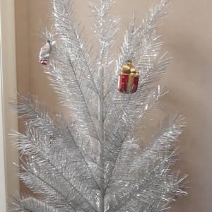 Aluminum christmas tree, silver, aluminum, tree, Christmas Tree, 80s decoration, light up, shiny tree, kitschy tree