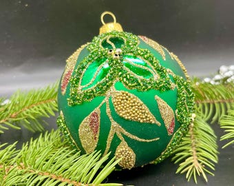 葉っぱの付いたボール、手描きのクリスマスガラスオーナメント