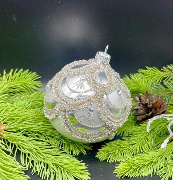 Silberner Weihnachtsschmuck aus mundgeblasenem Glas, festliche Weihnachtsdekoration, neue Wohndekoration, Weihnachten 2026, Weihnachtsdeko, Geschenkideen, Winterdeko