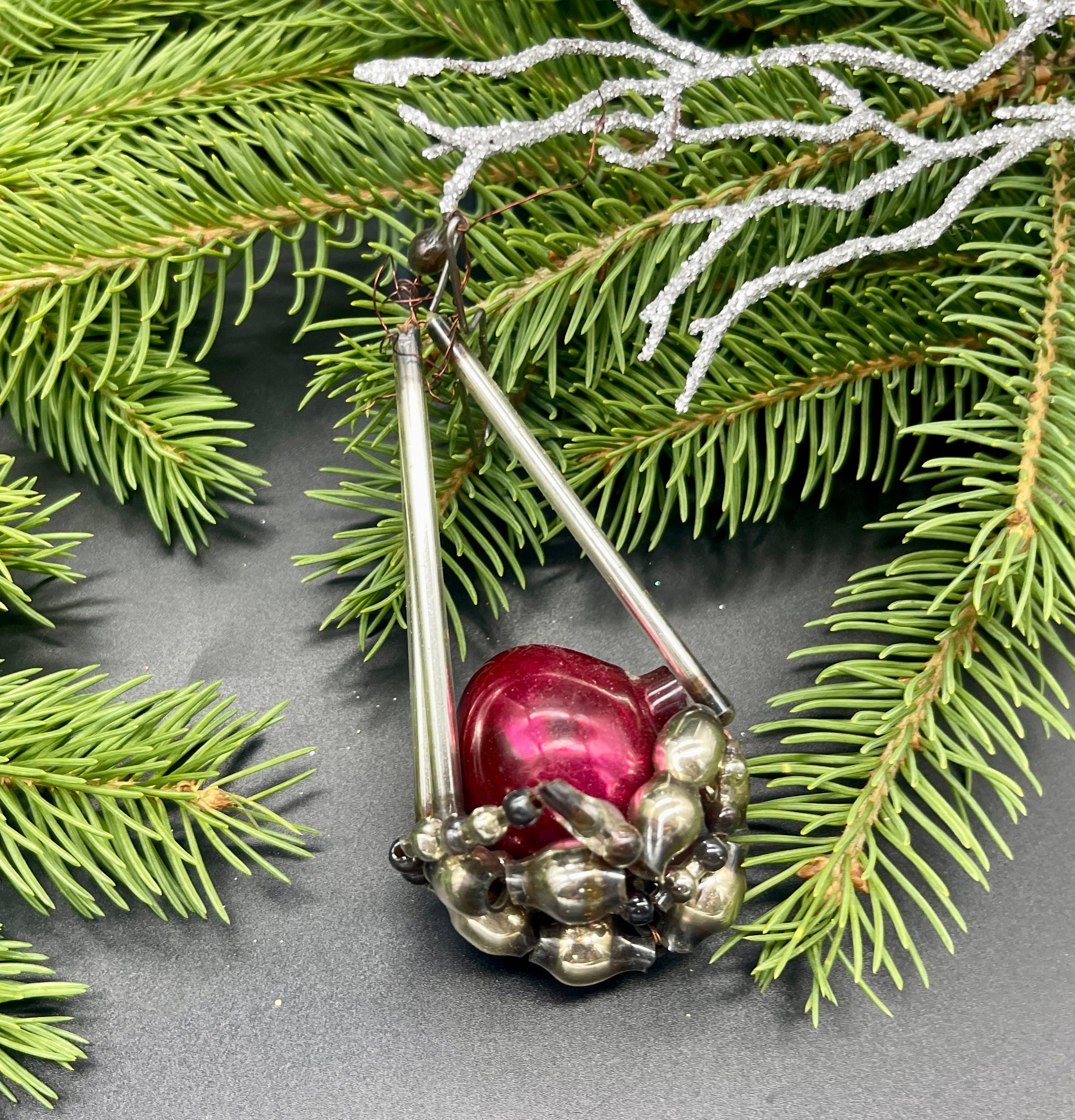 1940年代のヴィンテージガラスクリスマスオーナメント、ガラスビーズ