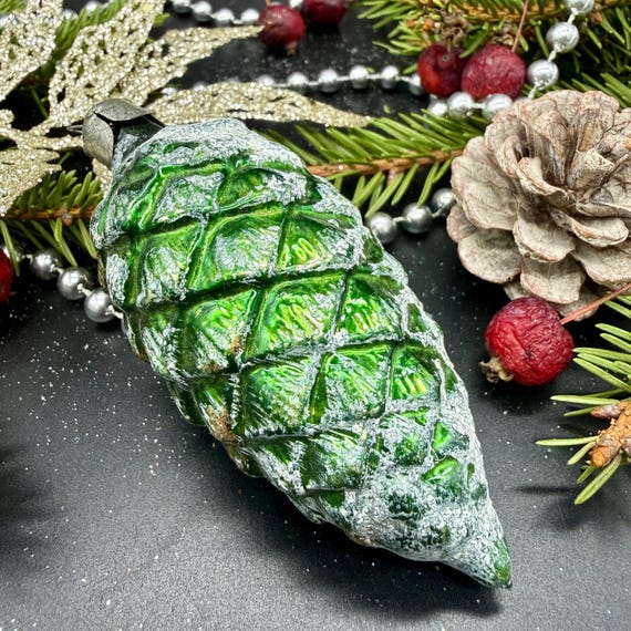 Feeric Christmas - Décoration de sapin Boule de noël en verre avec déco intérieur D 6 cm A l'orée des bois Pomme De Pin - Maison Feeric Christmas - Décoration de sapin Boule de noël en verre avec déco intérieur D 6 cm A l'orée des bois Pomme De Pin - Maison