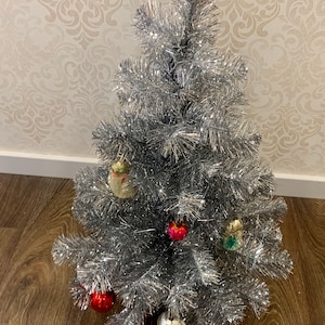 24&quot; Silver Tinsel Christmas Tree Table-Top Centerpiece Tree 24&quot; Retro Silver Tinsel Christmas Tree 2FT Vintage Style XMASS