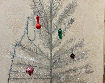 Aluminum christmas tree, vintage 4,5 ft Aluminum Christmas Tree, Aluminum Tree Retro,  Vintage Christmas Decor 80s decoration,