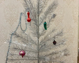 Aluminum Christmas Tree, Vintage 4,5 Ft Aluminum Christmas
