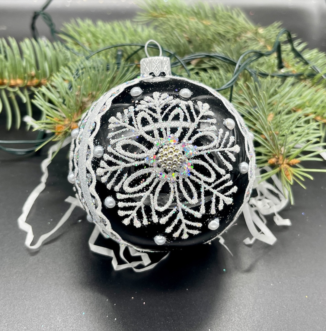 黒の手描きクリスマスガラスオーナメント、手作りクリスマスツリー