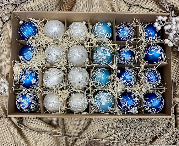 クリスマス　オーナメント ガラス　ガラスオーナメント　手描き　外国製　輸入　雑貨 24個のガラス製クリスマスボールオーナメント、青と白の手描き