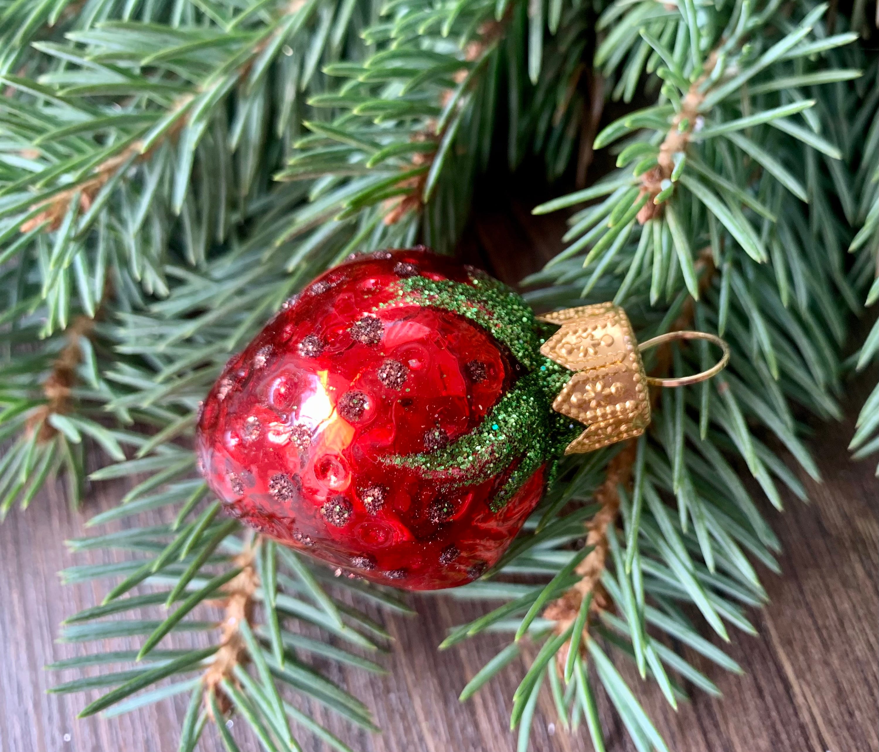 イチゴのクリスマスガラスツリーオーナメント、吹きガラスのクリスマス