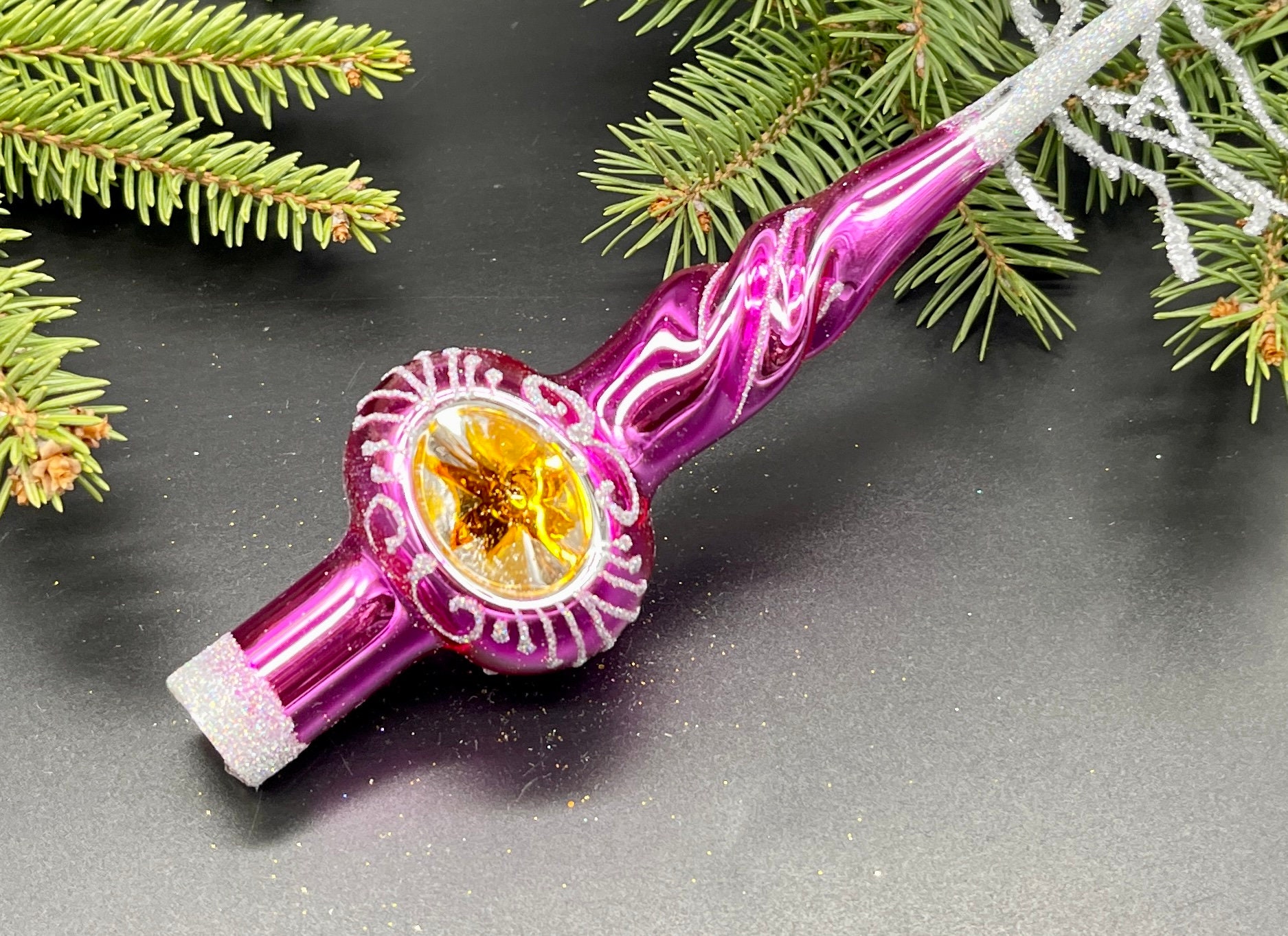 クリスマスツリーのホリデーデコレーション用ピンクのクリスマスツリー
