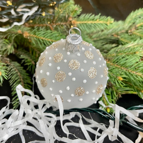 Weiße Weihnachtsglaskugeln 6,5 cm, handbemalte Weihnachtskugeln, handbemalte Ornamente, Winterdeko, Geschenkideen, Weihnachtsdeko, Weihnachten 2025