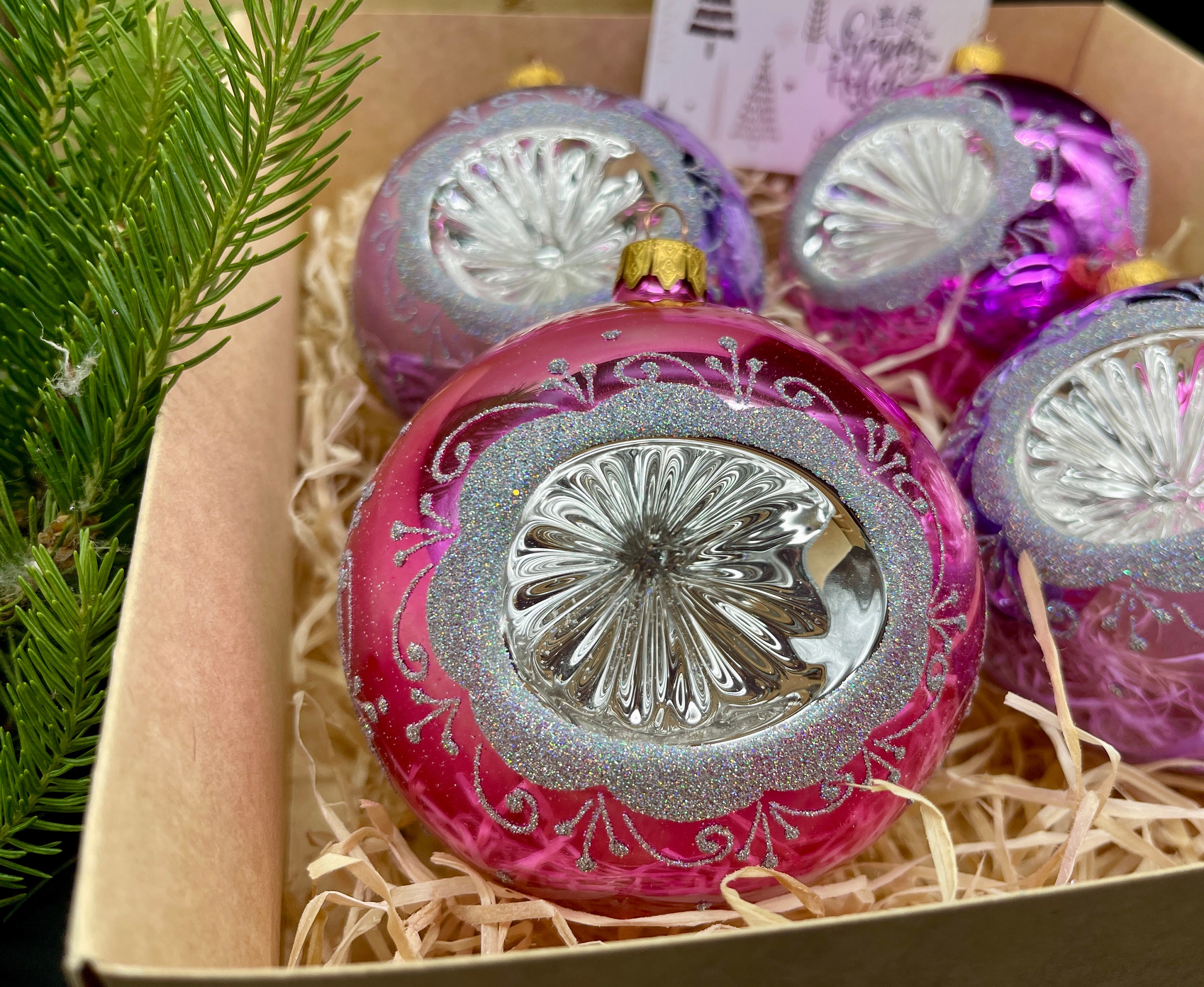 クリスマスプレゼント - 大きなクリスマスガラスオーナメント4つ